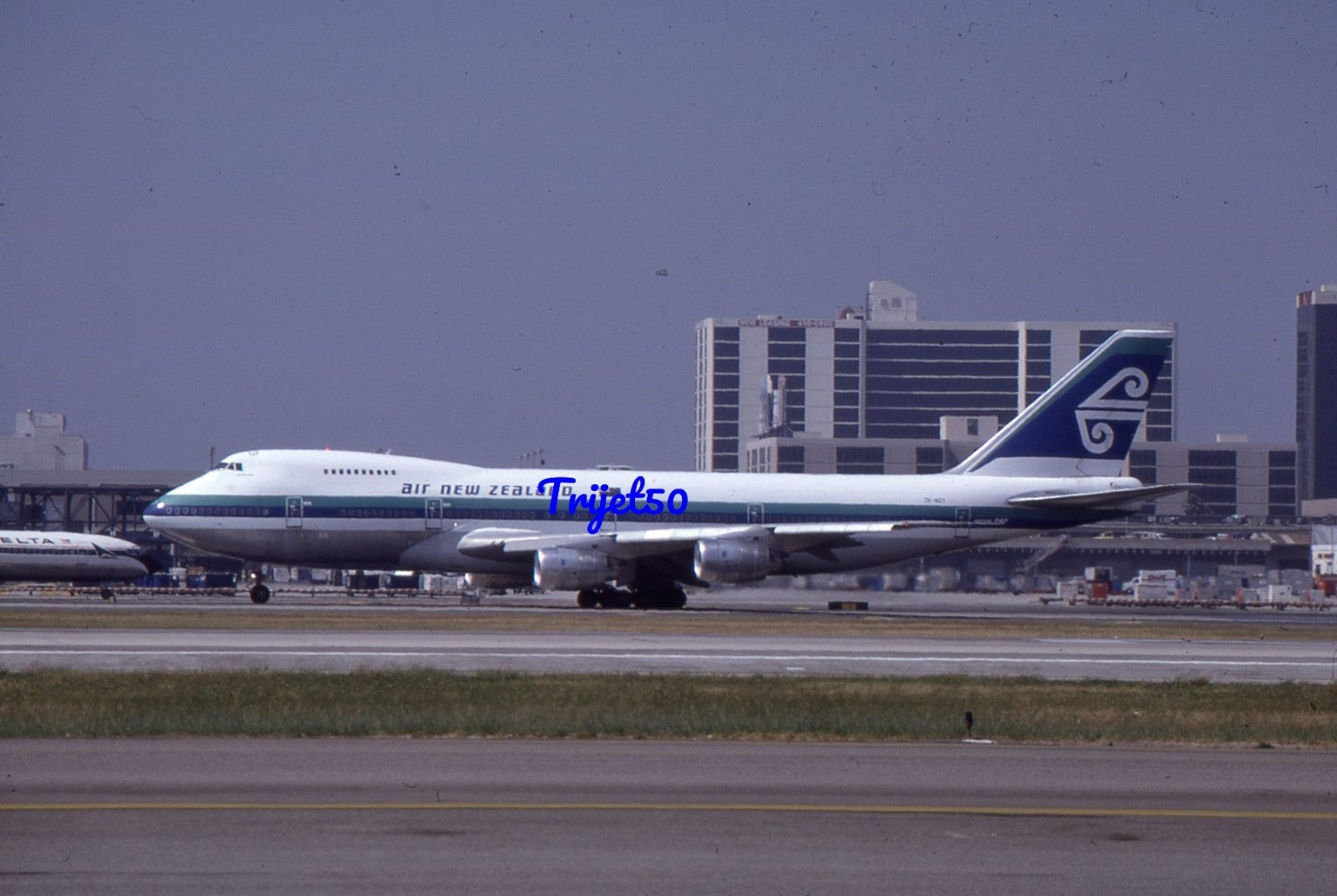 35mm Civil Aircraft Slide Boeing 747 ZK-NZT Air New Zealand