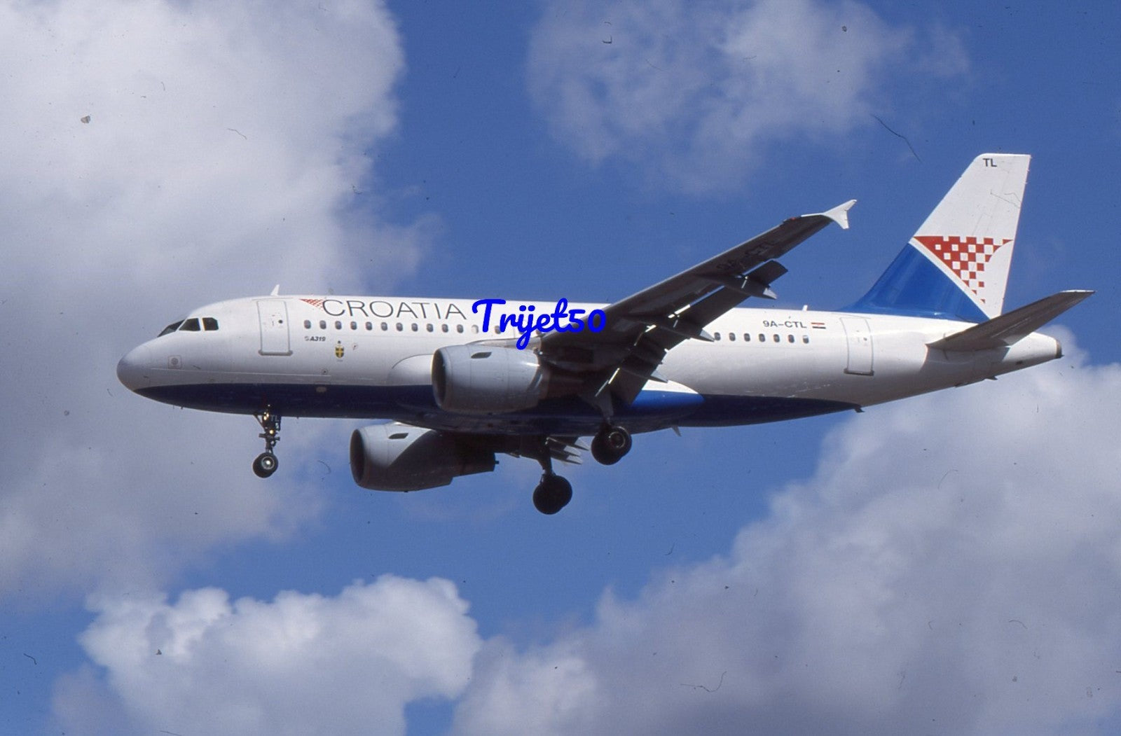 35mm Civil Aircraft Slide Airbus A319 Croatia 9A-CTL Heathrow 2001