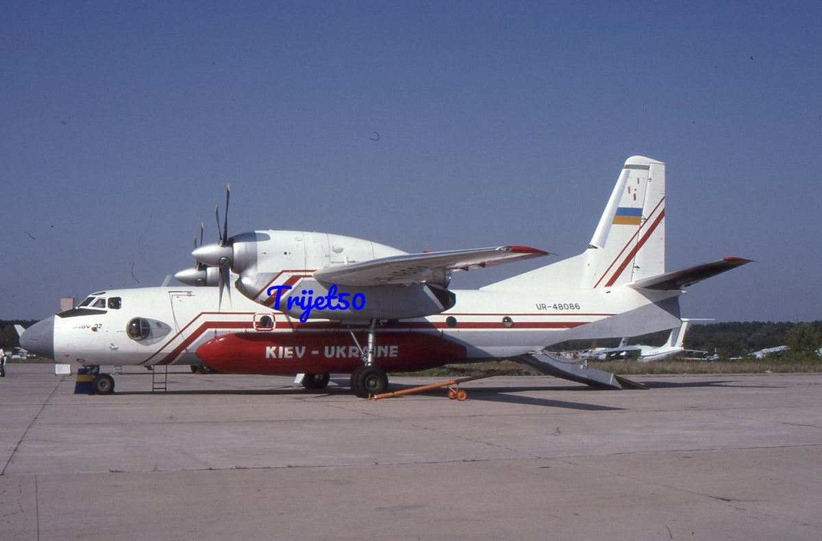 35mm Civil Aircraft Slide Antonov An-32 UR-48086 Moscow 1995