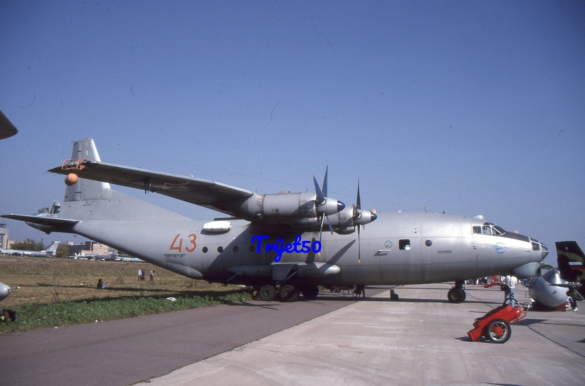 35mm Military Aircraft Slide Antonov An-12 Red 43 Russian Air Force Moscow 1995